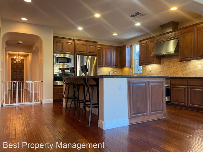 Building Photo - 4 br, 4.5 bath House - 282 Drummond Dr