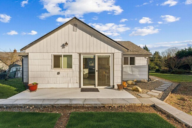 Photo - Waterfront Living! House