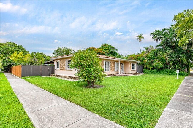Foto del edificio - 1832 SW 62nd Pl