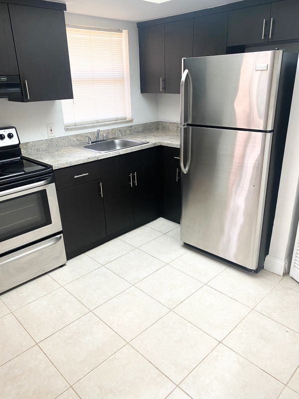 Foto principal - 101 NE 41st St