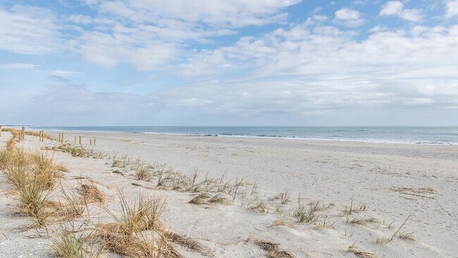 Building Photo - 1383 Debordieu Blvd