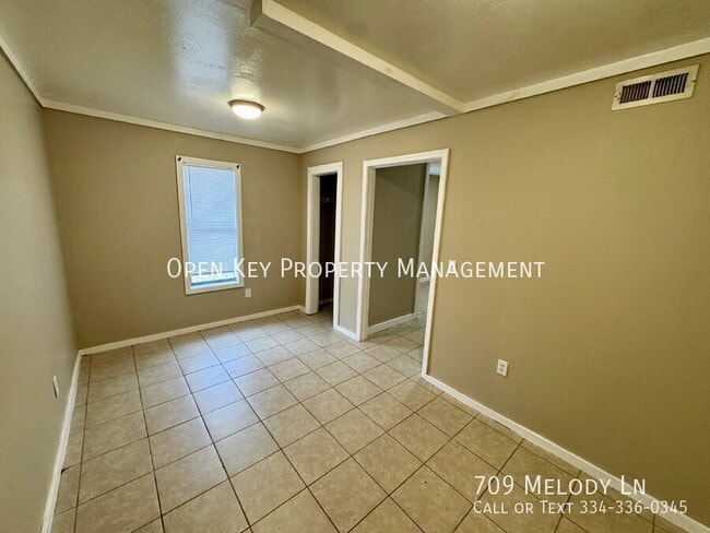Building Photo - 709 Melody Ln