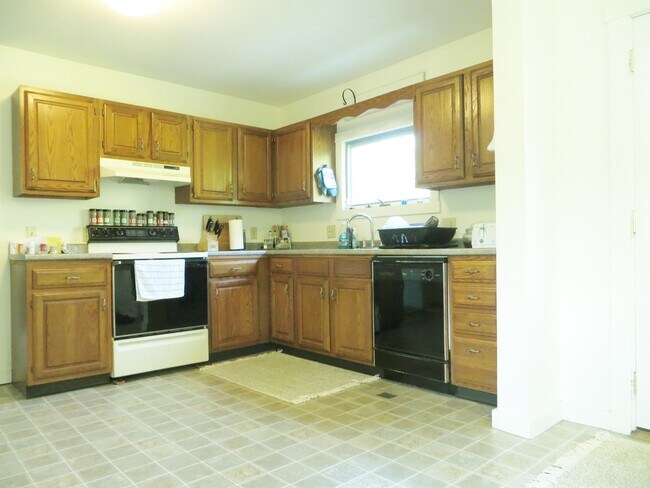 Kitchen - 82 Dill Rd