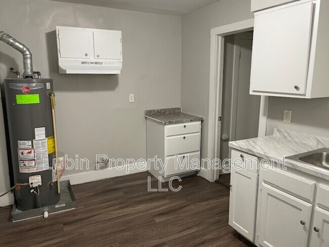 Building Photo - 781 David St