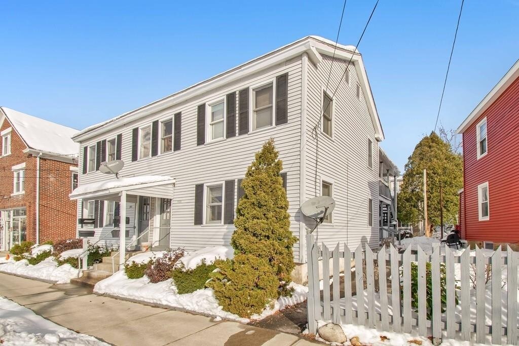 Building Photo - 386 Pleasant St