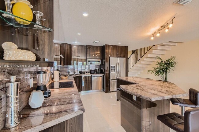 Foto del edificio - 3864 NE 167th St