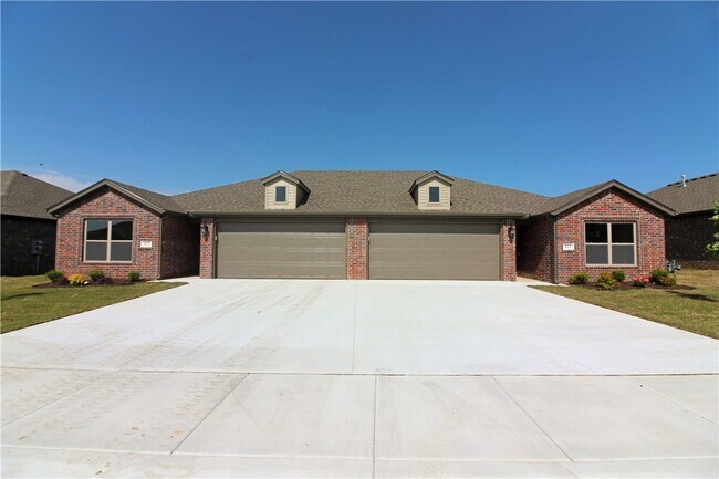 Building Photo - 411 Barbet Dr
