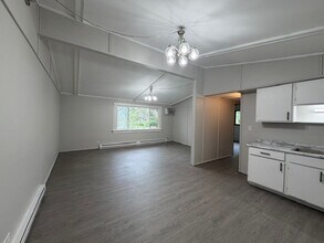 Building Photo - 610 28th Ave N