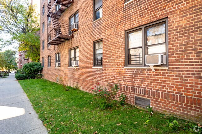 Building Photo - 10218 64th Ave
