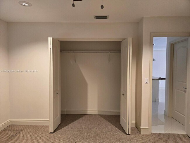 Foto del edificio - 21217 Lago Cir