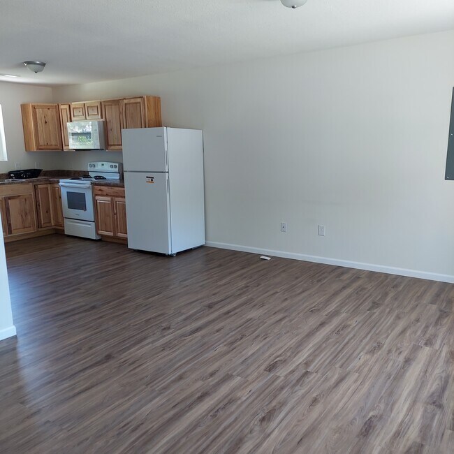 Building Photo - 1010 S Singleton