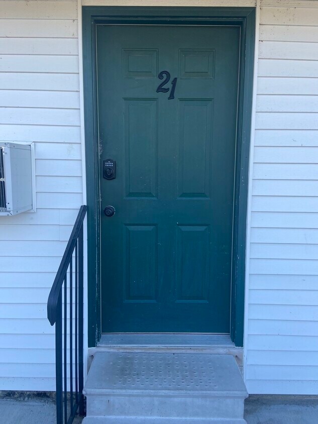 Foto principal - 25665 W Bridge St