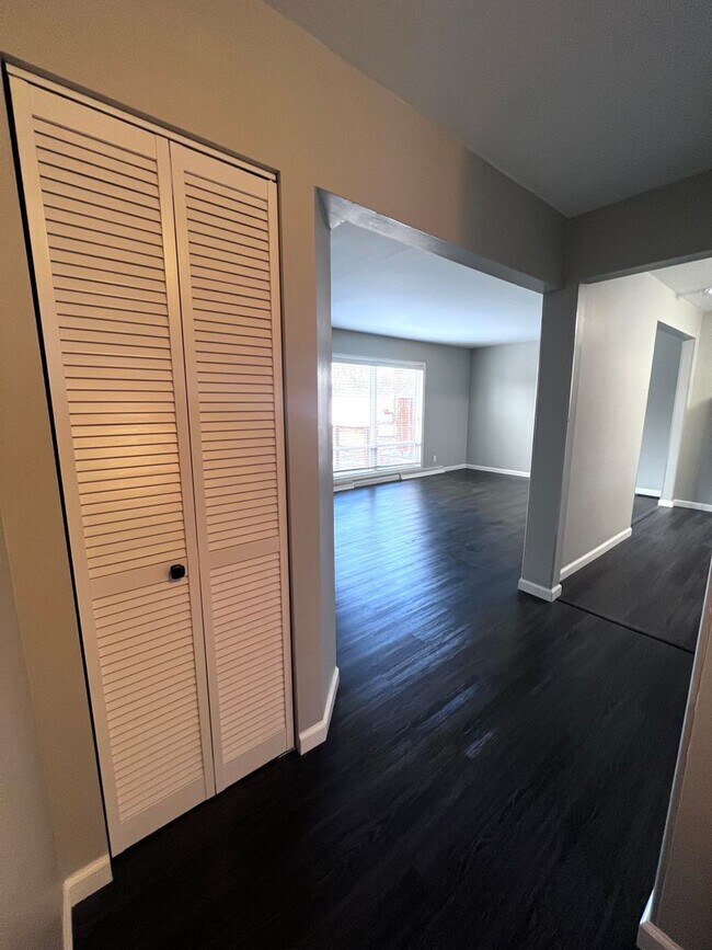 Foto del edificio - AVAILABLE Now - 2 BED 1 BATH