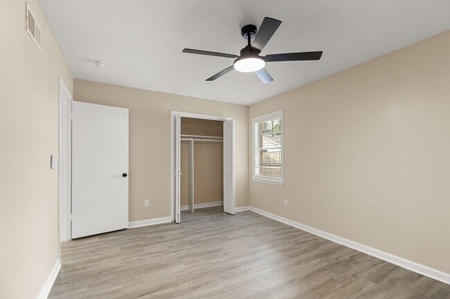 Foto del edificio - 908 N Roselawn Dr