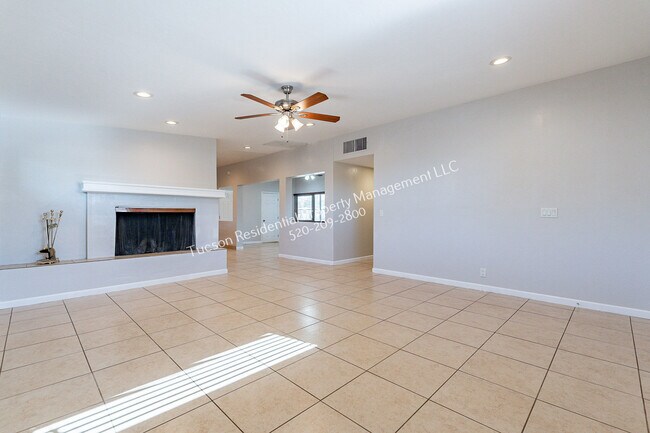Foto del edificio - 5863 E Eastland St