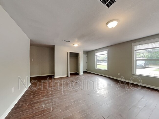Building Photo - 6533 Trixy St