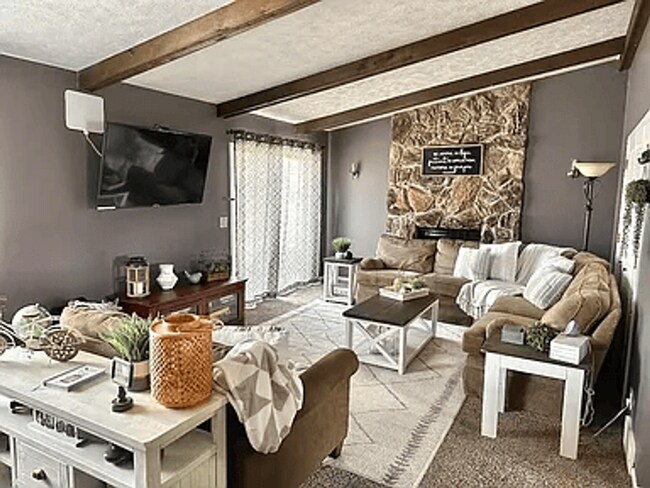 Building Photo - Spacious 4-Bed Westside Home