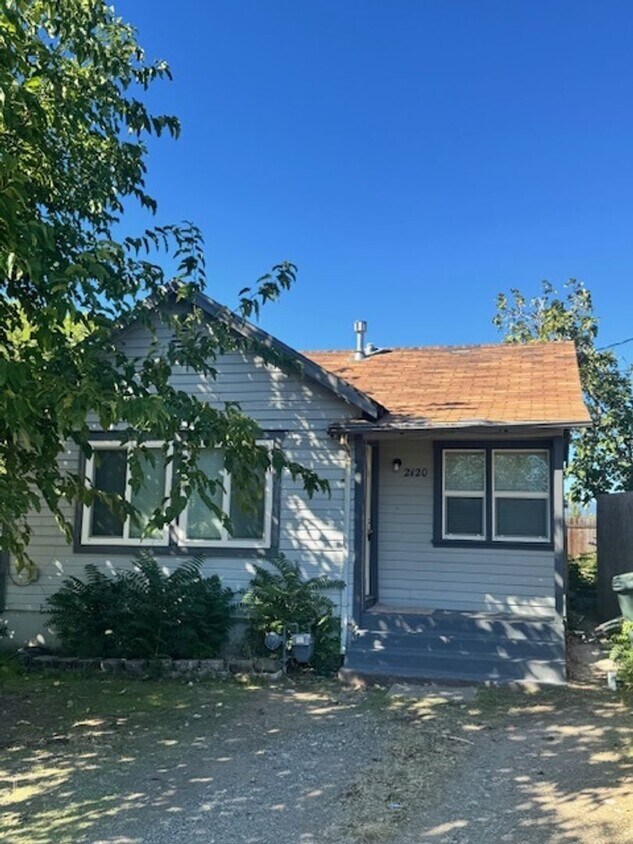 Foto principal - 2120 Gold St