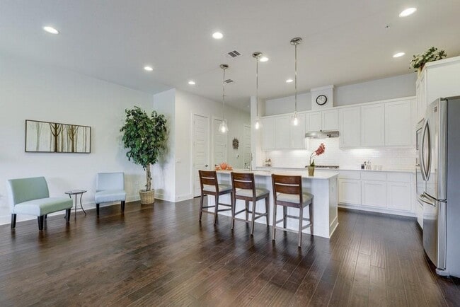Building Photo - 4211 Berkman Dr