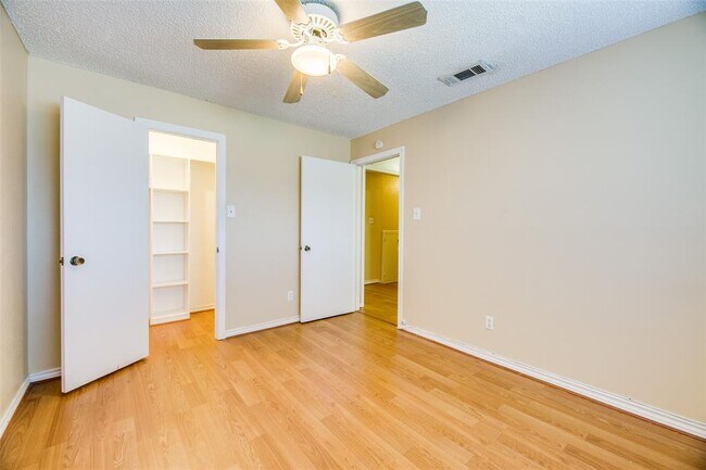 Foto del edificio - 14353 Haymeadow Cir