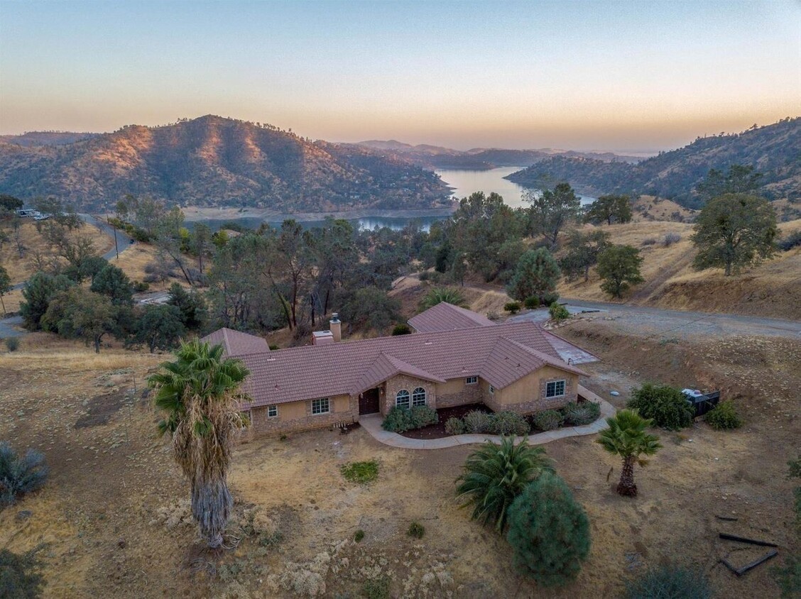 Primary Photo - 5 br, 4 bath House - 21284 Hidden Lake Blvd