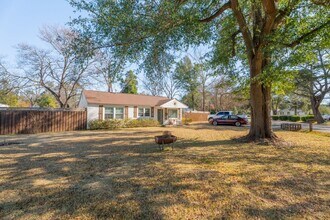 Building Photo - 104 Sharyn Ln