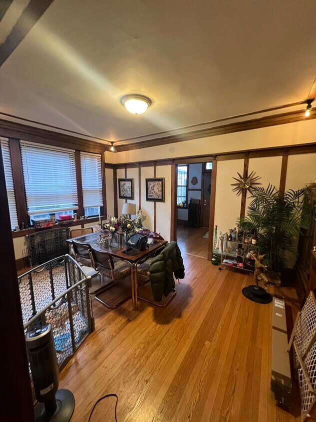 Foto principal - 3144 W Fullerton Ave