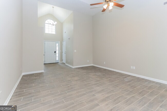 Foto del edificio - 330 Fallview Dr