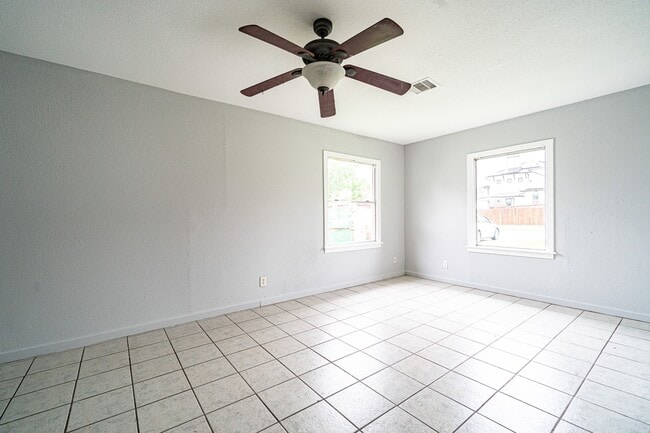 Building Photo - 6417 Rolla St