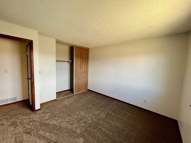 Building Photo - 3 Bedroom Ranch Style Home!