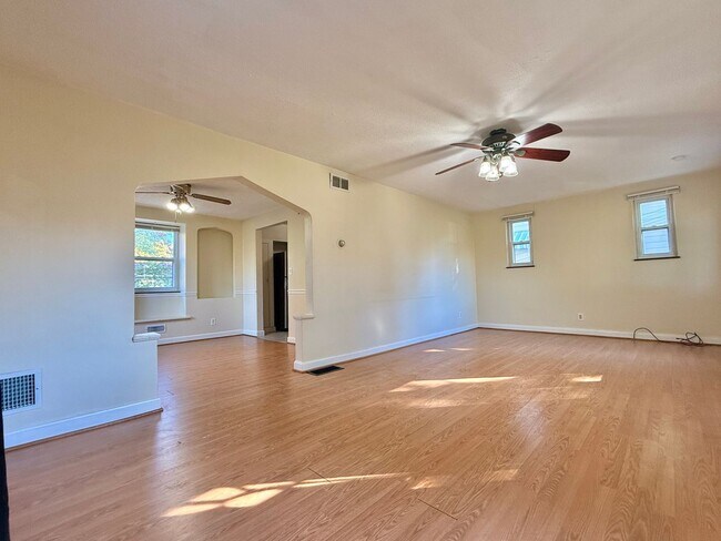 Building Photo - 6210 Berauer Rd