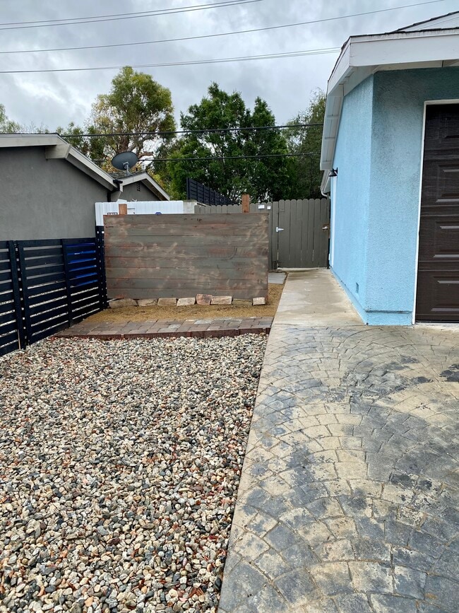 Building Photo - 148 Galsworthy St