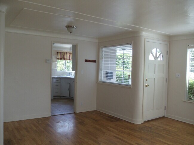 Foto del edificio - Coming Soon! UPS Area 3 Bedroom