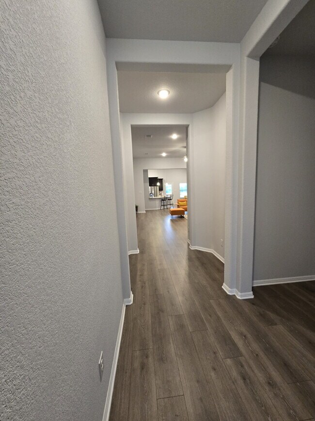 Building Photo - Gorgeous First Time Rental, 4 bed, 3 full bath in highly desirable Hills of Bear Creek