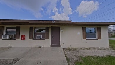 Building Photo - 1720 NW 20th Ct