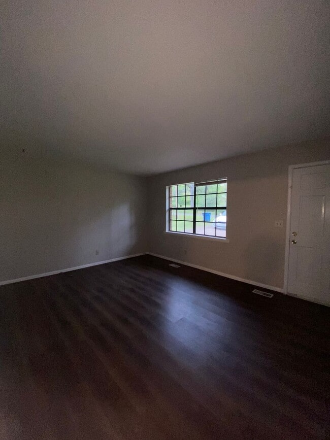 Building Photo - 904 Carson Ln SW