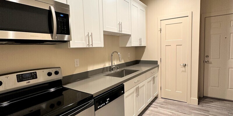 Primary Photo - Quarter Deck Apartment