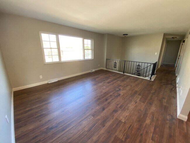 Building Photo - Single Family Home for Rent in Villa Hills!