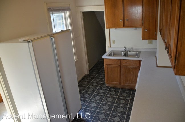 Building Photo - 935 Vilas Ave