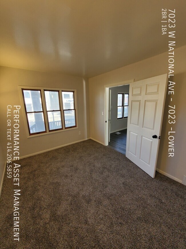 Building Photo - Beautiful 2BED/1BATH West Allis Lower