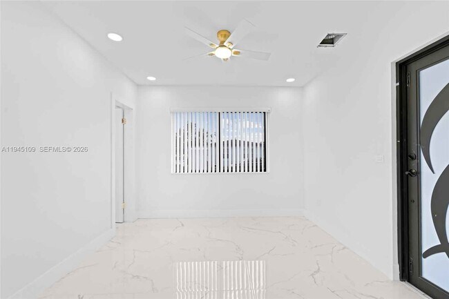 Foto del edificio - 3030 NW 99th St