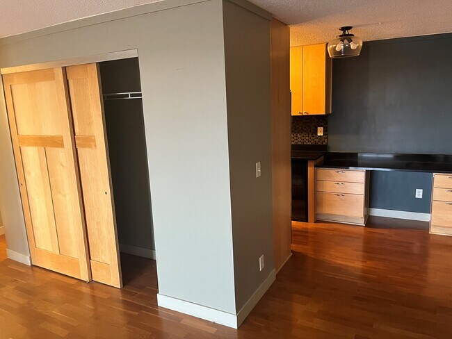 Building Photo - 2800 West 44th St #601