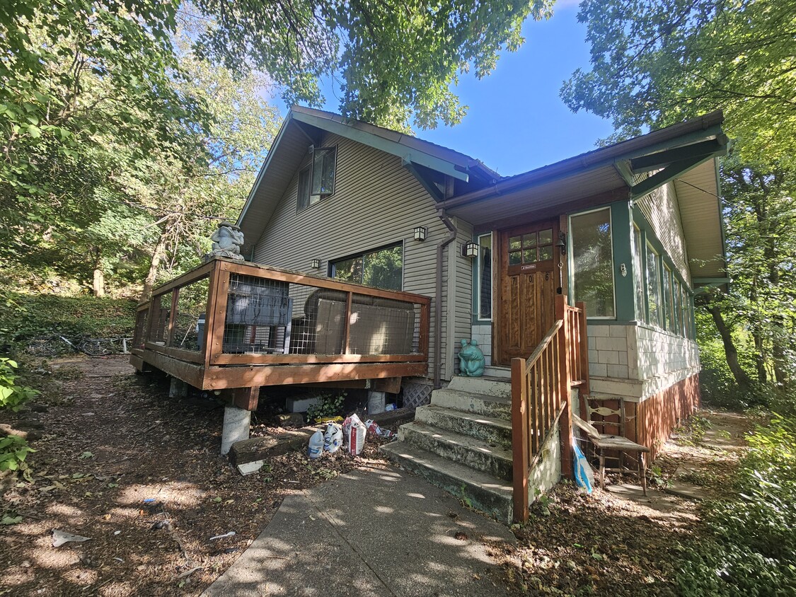 Primary Photo - 706 N Park St