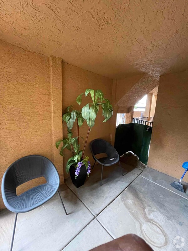 Building Photo - 1831 W Mulberry Dr