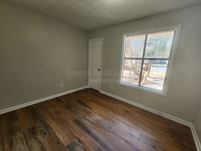 Foto del edificio - 116 Spring Ct