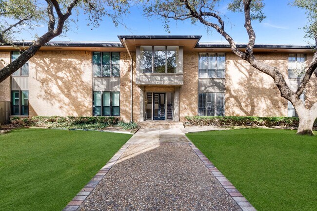 Foto del edificio - 10727 Villager Rd