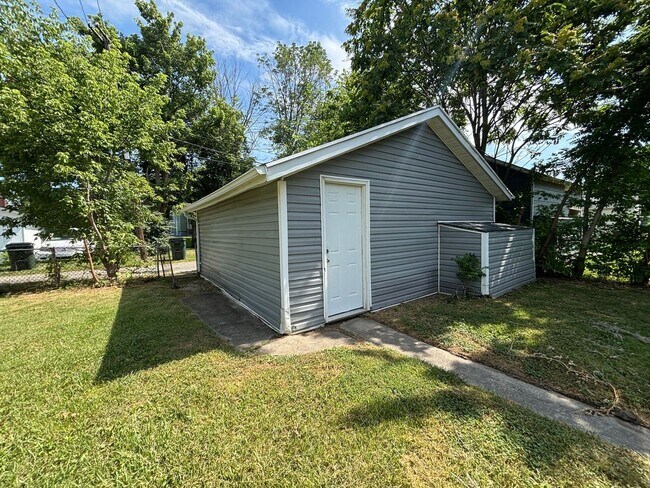 Building Photo - 229 Bellaire Ave