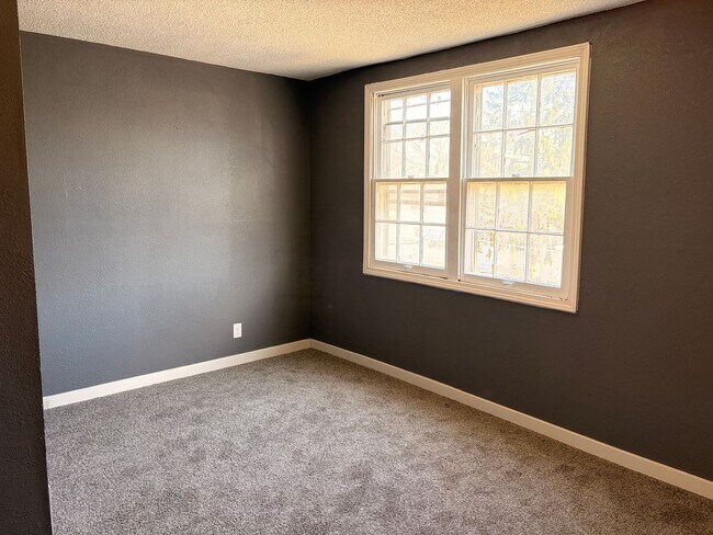 Building Photo - 46 Blackhawk Rd