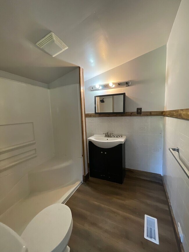 Building Photo - 3 Bed 1 Bath House in Hazel