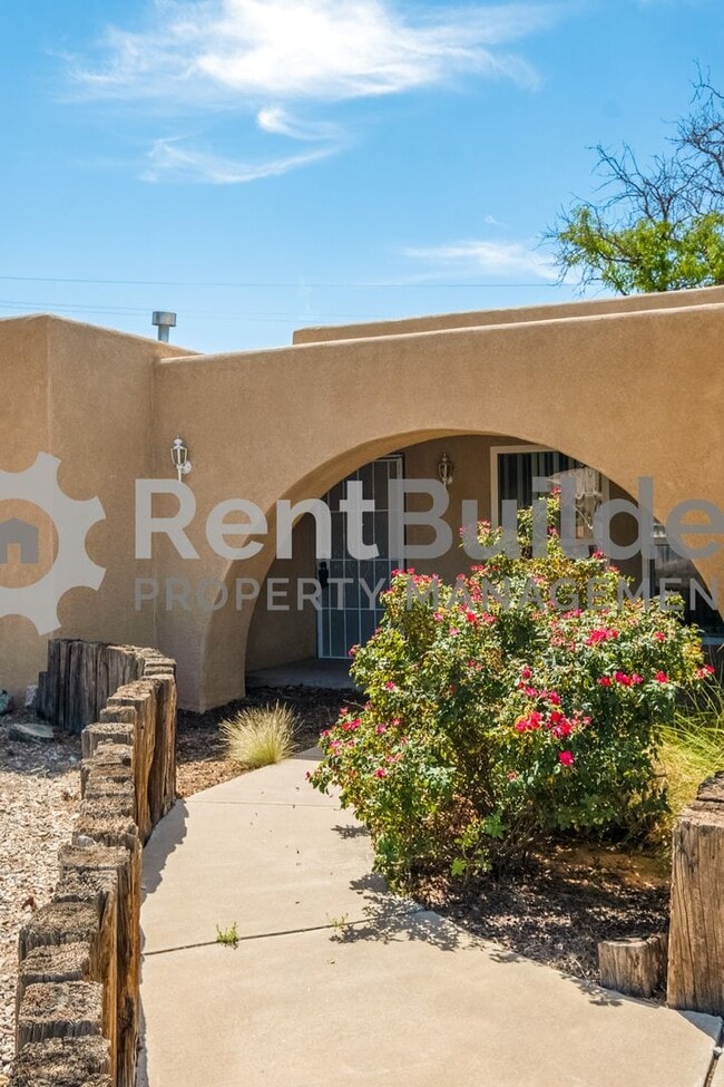 Building Photo - 708 Rio Arriba Ave SE
